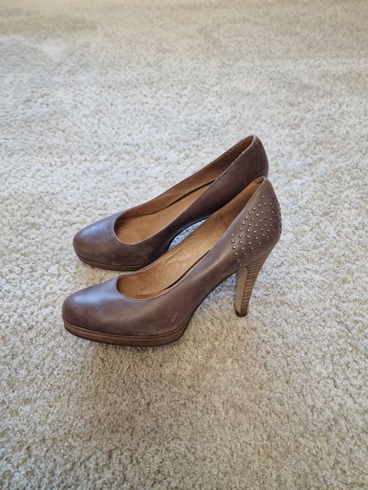 Czółenka skórzane damskie 40 obcasy nude beż skóra