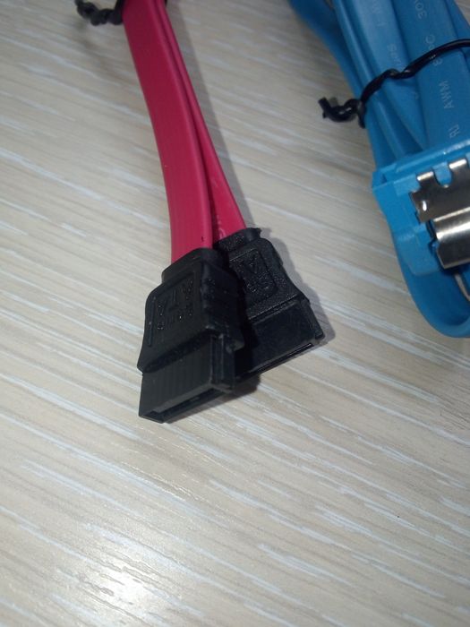 Кабель передачі даних SATA