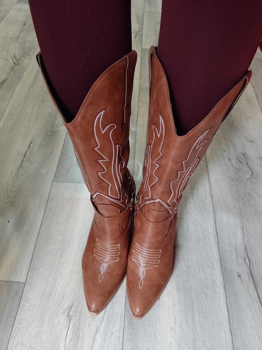 (40/41) Brązowe, zdobione łańcuchem Kozaki kowbojki, NOWE