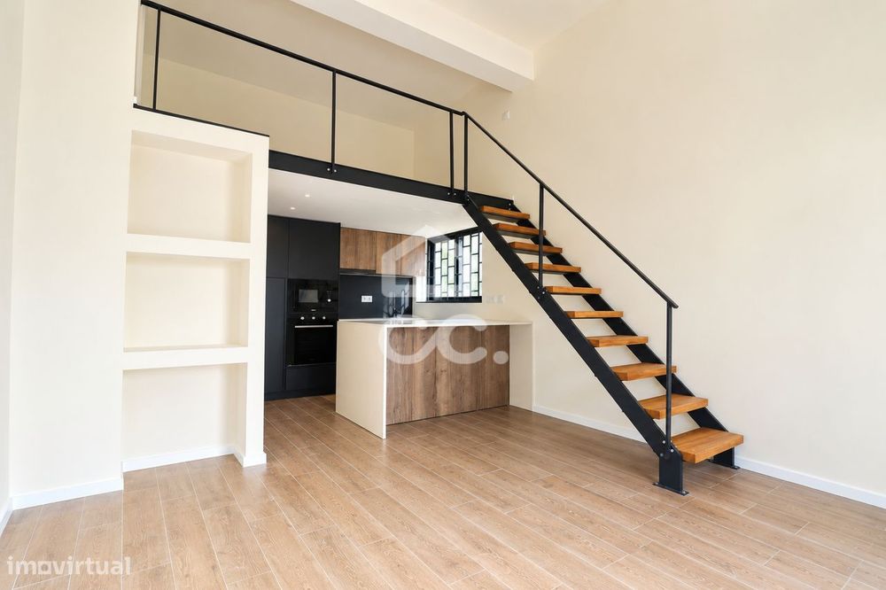 Loft Moderno em Santa Clara, Coimbra — Mezzanine, Deck Exterior e Carr