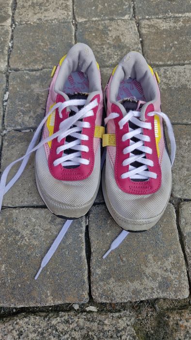 Buty dziewczece Puma rozm. 35.5