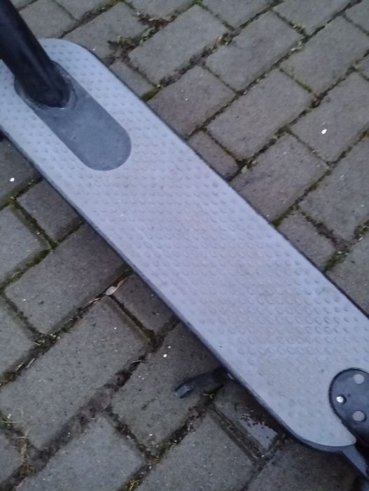 Продаю електросамокат терміново. Стан хороший, акумулятор тримає добре