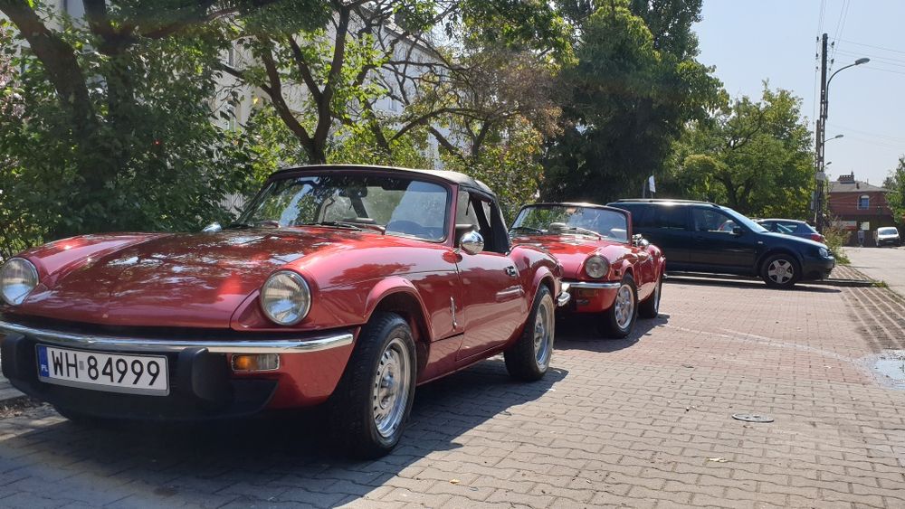 Wynajem samochodu na ślub - czerwony kabriolet cabrio Triumph Spitfire
