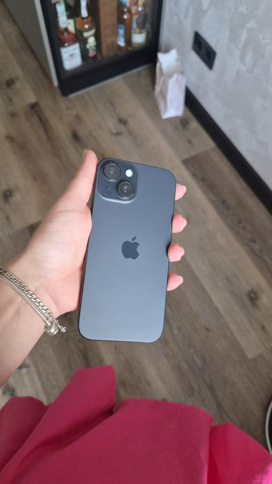 iPhone 15 128 ГБ, чорний. Без подряпин, не ремонтувався, оригінал, коробка в комплекті. Батарея 78%. Працює бездоганно, Face ID і всі функції справні.