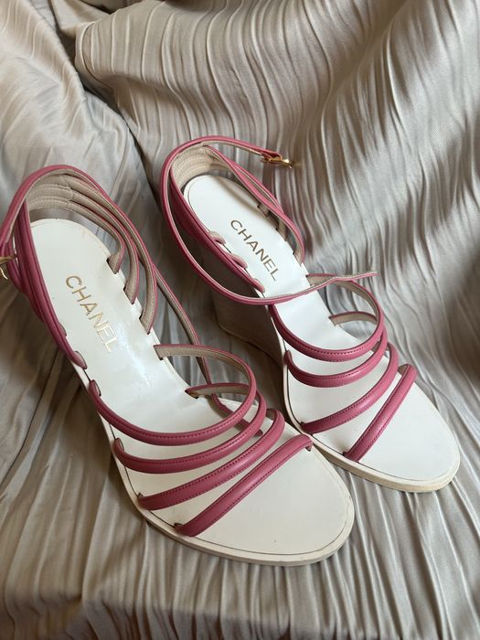 Босоніжки Chanel оригінал шкіра Італія рожеві на платформі 38р 24,5см