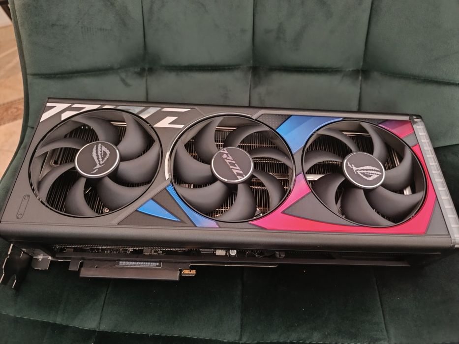 Asus 4090 STRIX 24GB C/ garantia - excelente estado