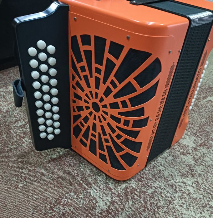 Concertina  HOHNER  usada  com pouco uso