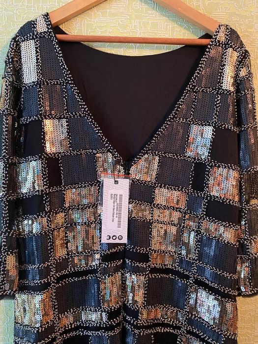 Святкова сукня з паєтками