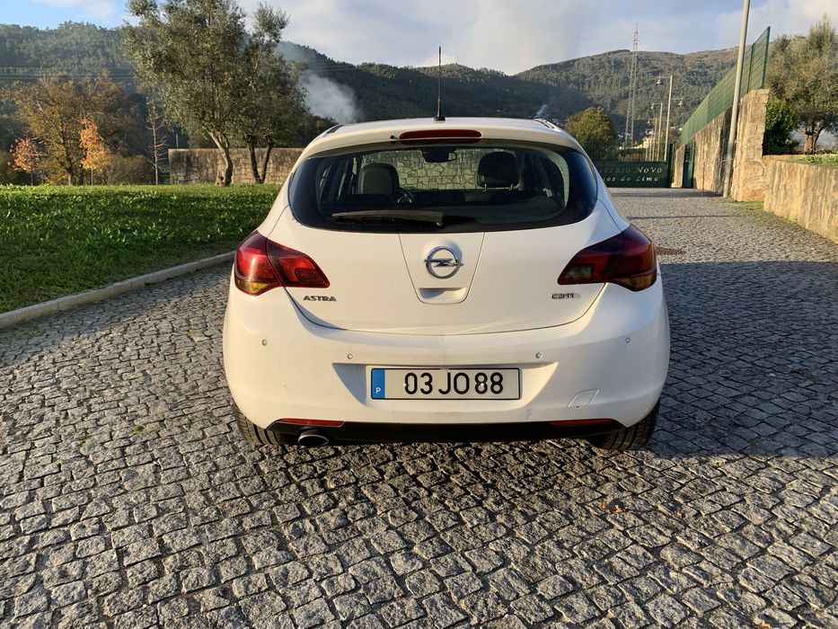 Opel Astra J  2010