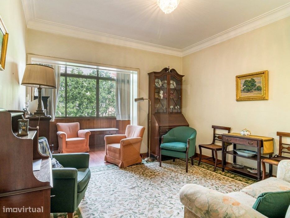 Apartamento familiar T5 na Estrela | Prédio com elevador