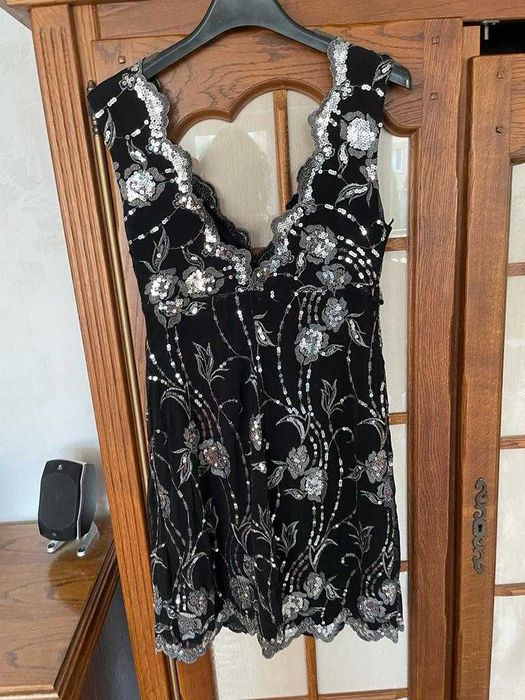 Przepiękna wizytowa sukienka Quiz roz. S- M- L