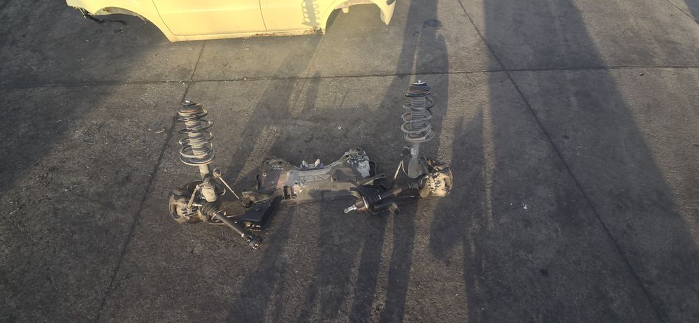 Belka przód sanki mcperson zwrotnica Citroen C4 Grand Picasso 2011r