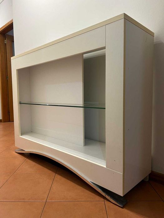 Movel lacado em Branco