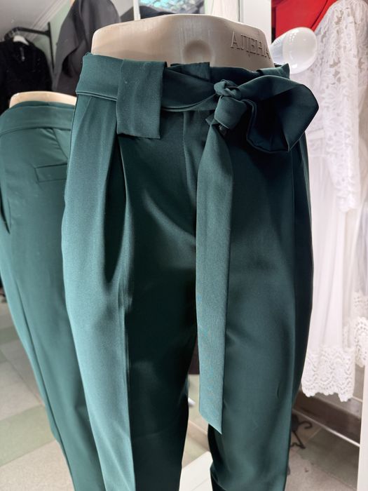 Брюки классика зеленые изумрудные