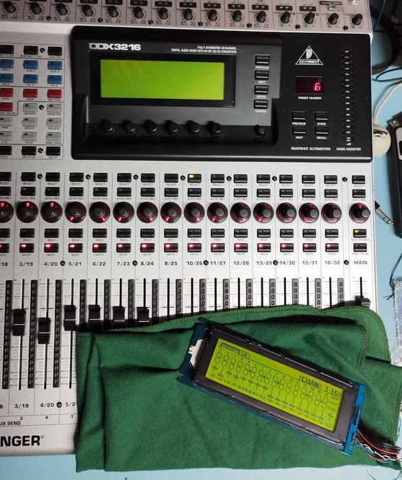 Display para consola digital Behringer DDX3216