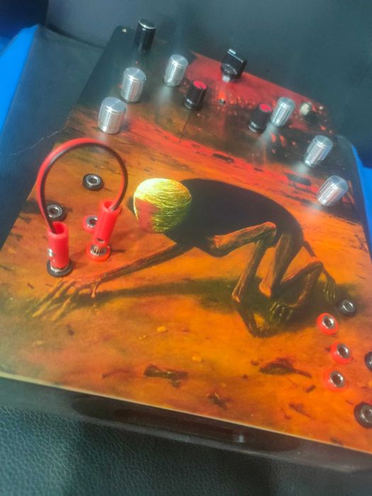 Syntezator diy drone synth Beksiński