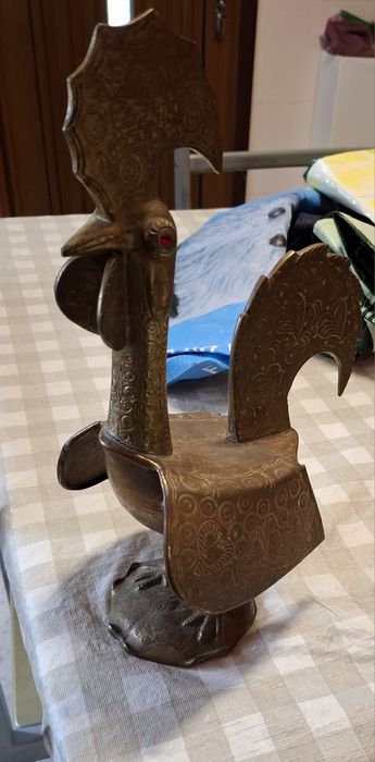 Galo antigo em latao