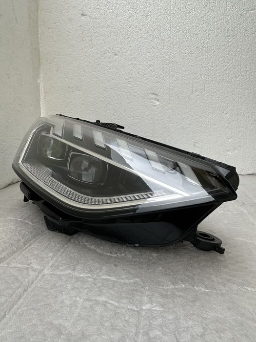 Audi a4 B9 фара права Matrix