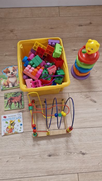 Zestaw zabawek dla dziecka +książeczki