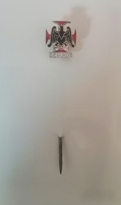 Antigo alfinete de lapela com símbolo da Companhia de Seguros Phoenix