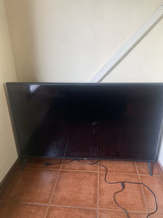 2 TVs Avariadas | Silver 32” e LG 49” 4K | Para Peças