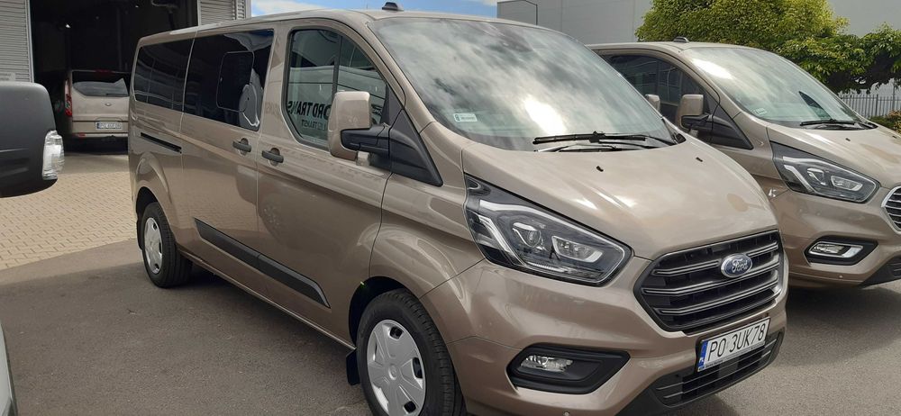 Wynajem wypożyczalnia busów 9 osobowych Nowy Ford Custom Long
