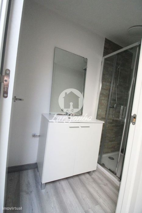 Apartamento T2, situado em Arcozelo, a 4km da Praia