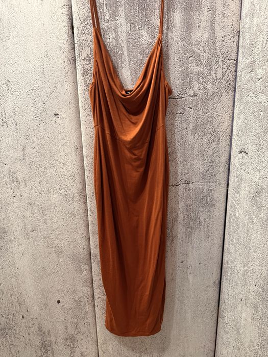 Літня сукня міді