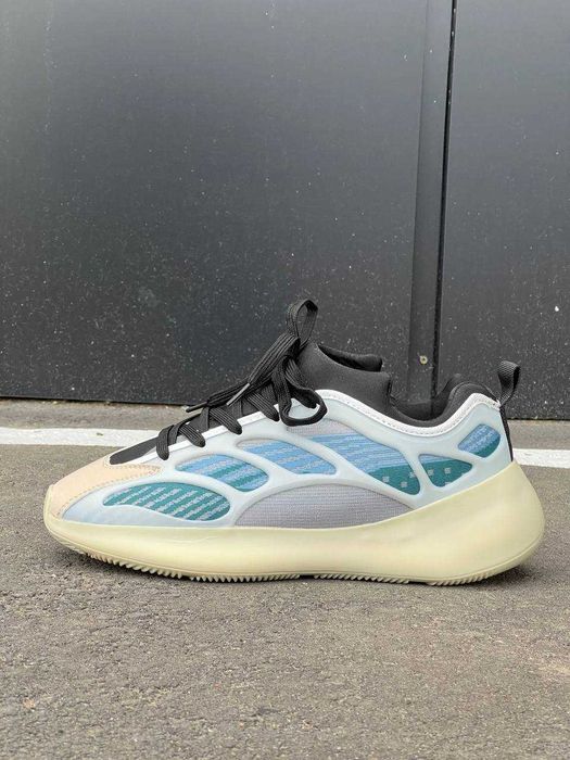 yeezy 700 v3 w Twojej okolicy? Sprawdź kategorię Moda