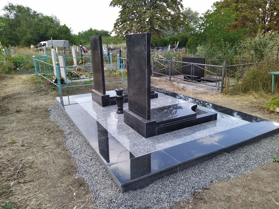 Укладка гранитной и тротуарной плитки на кладбище