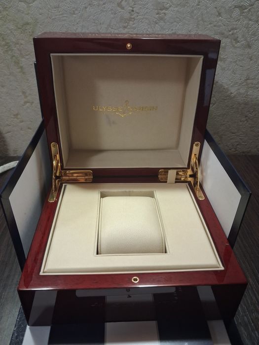 Коробка Ulysse Nardin