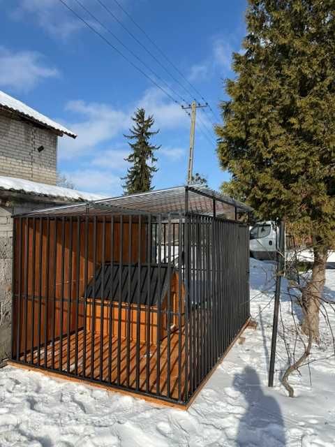 Kojec dla psa – solidny i wytrzymały box stalowy