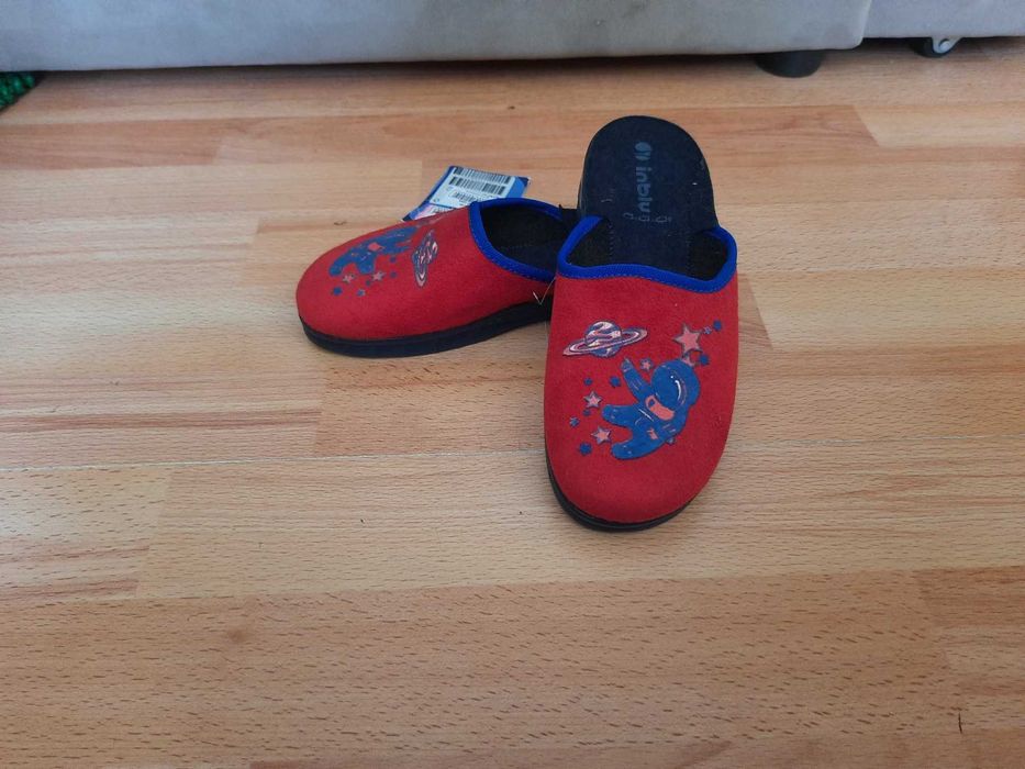 новые шлепанцы тапочки размер 29- 30