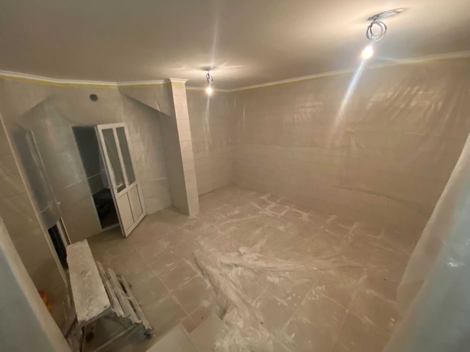 Двохрівнева квартира з власним підвалом та гаражем у м.Луцьк