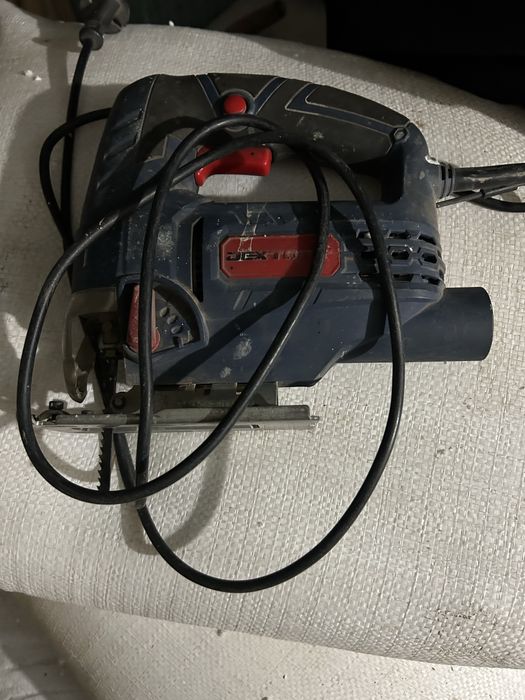 Продам лобзик электрический