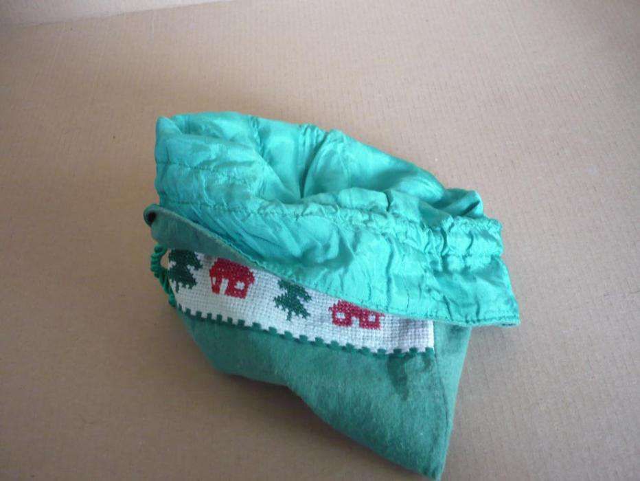 Pequena bolsa com ponto de cruz