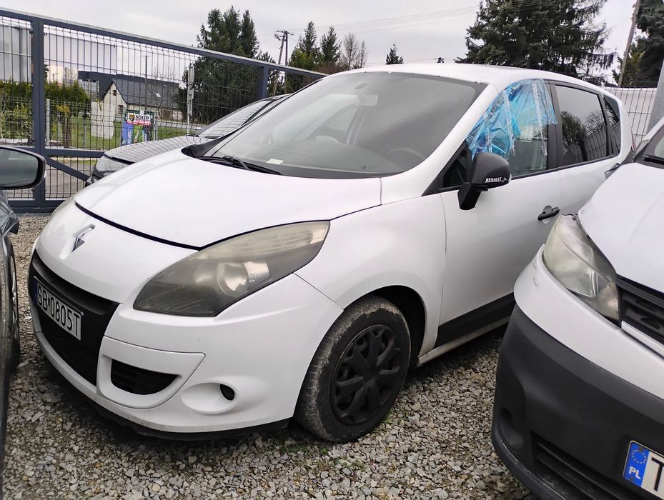 Renault Scenic 2009r, 1.5 DCI. Lekko uszkodzony lewy tył. Jeździ.