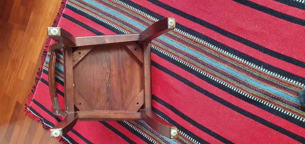 Cadeiras em madeira exótica