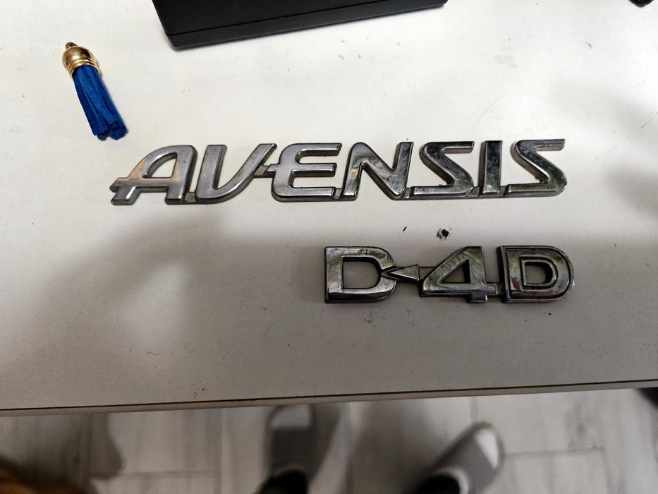 3579T toyota AVENSIS D-4D T25  значок та напис