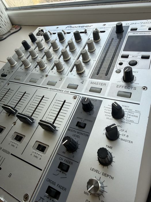 Мікшерний пульт Pioneer DJM-700