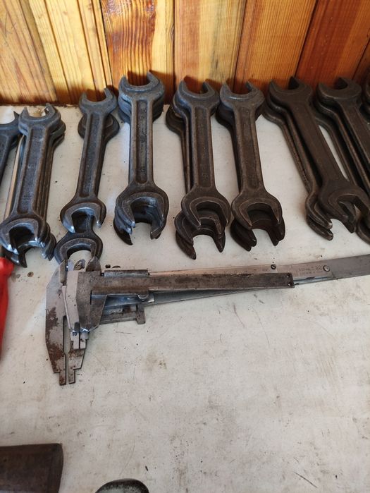 Ключи гаечные, слесарный инструмент