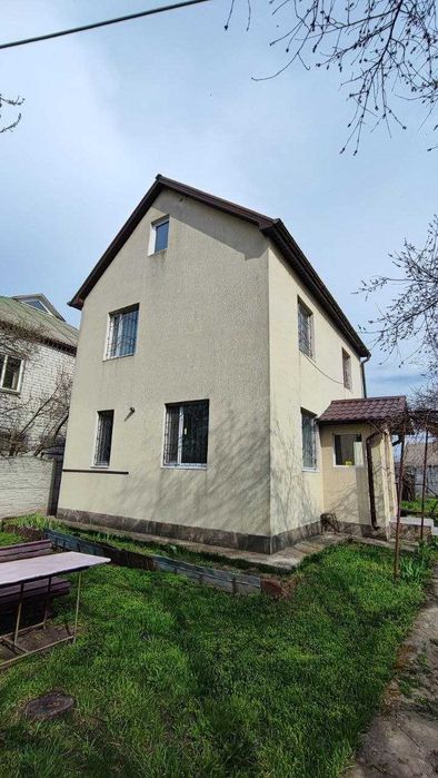 Продам 2-поверховий будинок с.Новоолександрівка Садова