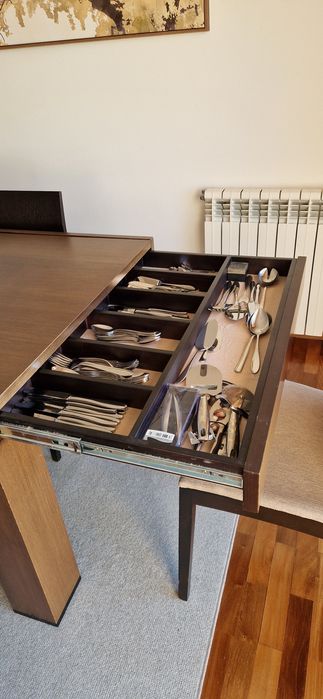 Mesa de jantar extensível com 8 cadeiras – excelente estado