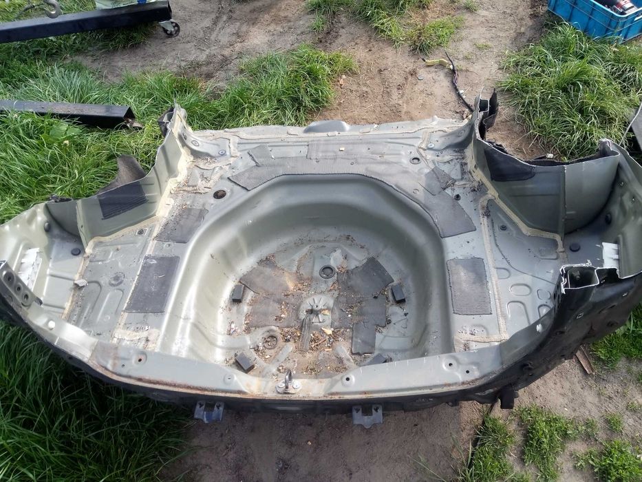 toyota AVENSIS T27 t29 II lift 15-18 wanna pas tył kombi