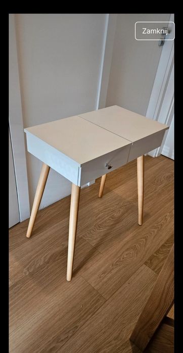 Toaletka z lustrem do makijażu