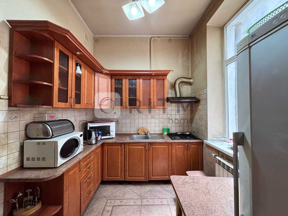 Продаж 3-кімнатної квартира в австрійському будинку — вул. Пекарська, 42, Личаківський район
