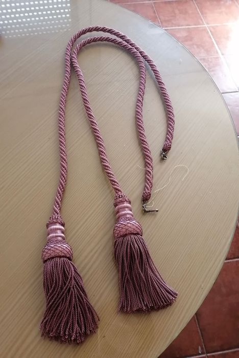 2 conjuntos de prende cortinados em matéria nobre valor por par