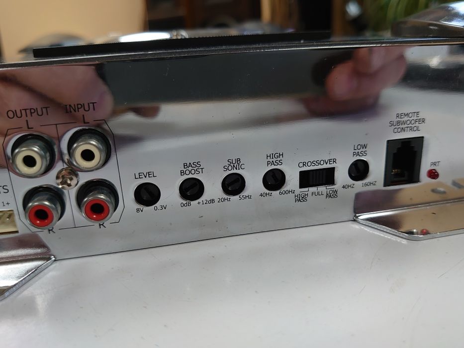 Автомобильный 2х канал ный усилитель Logik 2х150вт . АВ класса