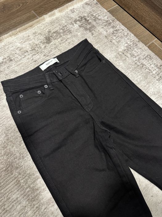 Чорні скіні джинси від rezerved
