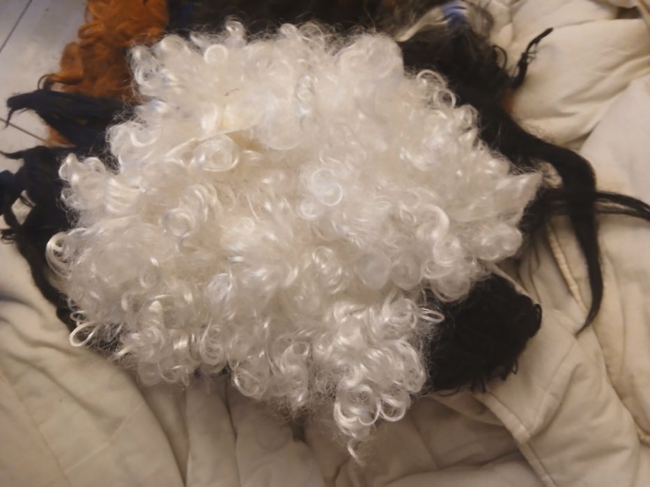 Perucas em muito bom estado